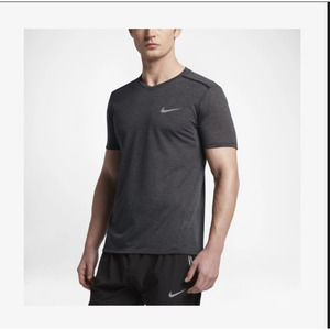 NEW Men's Medium NIKE Breathe Short Sleeve T-Shirt Tee Top Tailwind 833173-010
